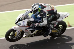 SUPERBIKE*IDM: Reiterberger punta al titolo 2015 con alpha Technik