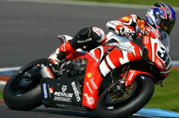 IDM Superbike: Karl Muggeridge debutta e vince tutto al Lausitzring