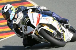 SUPERBIKE*IDM Sachsenring Gara 1: trionfale ritorno di Martin Bauer