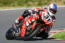 IDM Superbike: il team Honda Holzhauer passa da Pirelli a Dunlop