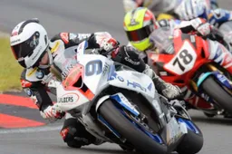 SUPERBIKE*IDM Oschersleben Gara 1: prima vittoria Yamaha con Matej Smrz