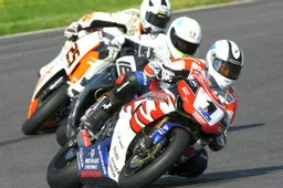 IDM Superbike: l'entry list definitiva della stagione 2012, poco più di 20 piloti