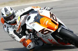 IDM Superbike Nurburgring Gara 2: Smrz batte Teuchert in volata