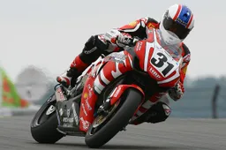 IDM Superbike Sachsenring Qualifiche: pole per Karl Muggeridge