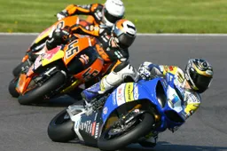 IDM Superbike: prosegue lo scontro tra Pirelli e Dunlop