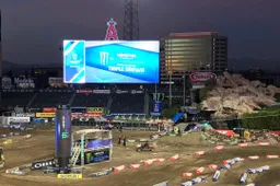 Niente è come esserci: Il Supercross visto da dentro