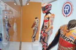 Marc Marquez 'manichino' per il Giorno dei Santi Innocenti