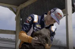 Marc Marquez incontra il suo 'alter ego' a 4 zampe