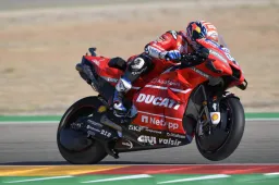 Andrea Dovizioso: "Marquez fa un'altra gara, non capiamo perché"