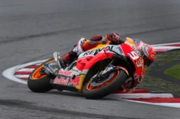 Marc Marquez fuori gioco, lotta aperta per la conquista della MotoGP