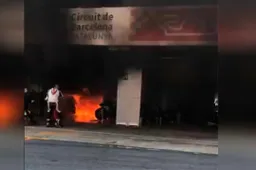 Incendio nei box del Montmeló: in fiamme due Superbike (VIDEO)