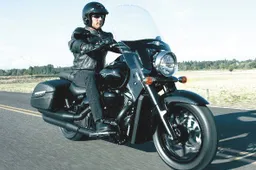 Suzuki Intruder C1500T