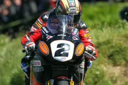 Tourist Trophy: il disastro HM Plant Honda al Senior TT