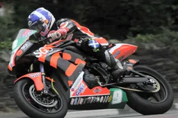 Tourist Trophy: la pioggia ferma le Superbike al TT, in azione Supersport e Lightweight