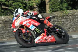 Tourist Trophy: Michael Dunlop si ripete, vittoria in Gara 1 del TT Supersport