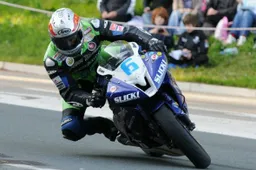 Tourist Trophy Supersport Gara 2: corsa fermata al 1° giro con i Dunlop in fuga