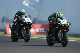 BSB Donington Gara 2: ancora doppietta Honda con gli Irwin