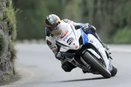 Tourist Trophy: ultime prove concluse in anticipo, McGuinness resiste al comando