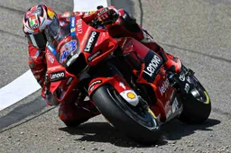 MotoGP, Jack Miller "off road": la foto che fa divertire Marc Marquez