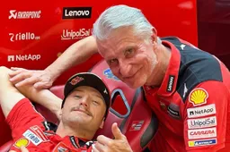 MotoGP, Ciabatti a Miller: "Prendiamoli a calci nel sedere"