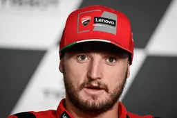 MotoGP Aragón, Prove 2: Jack Miller vola in testa, Bagnaia a terra