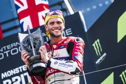 Moto2, Jake Dixon strappa il podio a Aron Canet: "Ora mi porterà più rispetto"