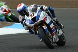 BSB Knockhill Gare Doppietta di Jake Dixon, 21enne nella storia