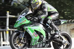 Tourist Trophy: James Hillier con Kawasaki in tutte e quattro le classi