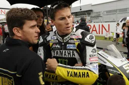 Superbike: Toseland e Crutchlow, coppia Yamaha per il 2010