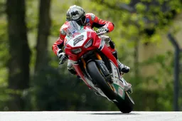 BSB Oulton Park, Prove 1: O'Halloran per 0"008 su Byrne, 6 case ai primi 6 posti