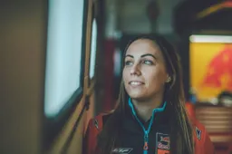 MotoGP, Jenny Anderson: una "miss" nel box di Marc Marquez