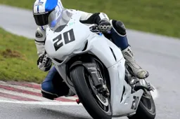 BSB Brands Hatch Prove Libere 1: gelo, pochi piloti in pista