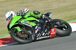 STK1000 Magny Cours Prove 2: Guarnoni leader