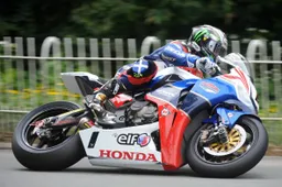 Tourist Trophy: John McGuinness ancora con Honda TT Legends (NW200 compresa)