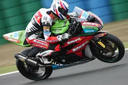 Supersport Magny Cours Gara: Lascorz vince con Kawasaki