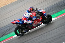 MotoGP Portimao: Johann Zarco si prende la pole, ansia per Bagnaia