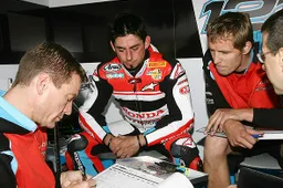 Superbike: serio infortunio per John Hopkins