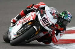 Superbike: John Hopkins operato, sta bene