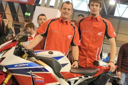 Tourist Trophy: John McGuinness e Conor Cummins con il team ufficiale Honda
