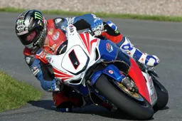 Road Racing: McGuinness, Johnson e Lougher alla "Stars at Darley"