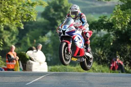 Tourist Trophy John McGuinness con Jackson Racing per la Supersport
