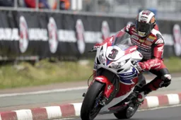 North West 200: John McGuinness ci sarà nonostante l'infortunio