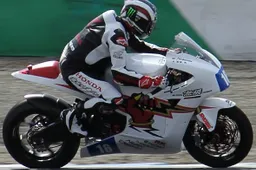 Tourist Trophy: primo test a Motegi per John McGuinness con la Mugen per il TT Zero
