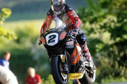Tourist Trophy: John McGuinness resta con HM Plant Honda nel 2011