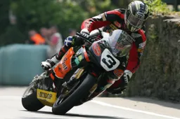 Tourist Trophy: parata di stelle per il Mountain Parade Lap 2011
