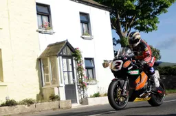 Tourist Trophy: 15 vittorie per McGuinness, Rossi al Mountain