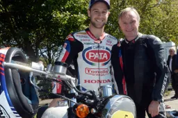 Superbike: Jonathan Rea al Classic TT con una CB550!