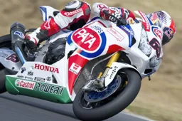Superbike Phillip Island Prove 1: Rea su pista bagnata