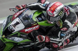 Superbike Donington Prove 1 Rea primo con scivolata