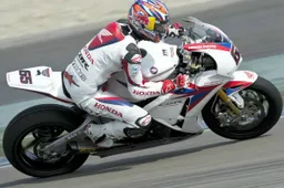 Jonathan Rea riporta la Honda alla vittoria "Strategia vincente in Gara 2"